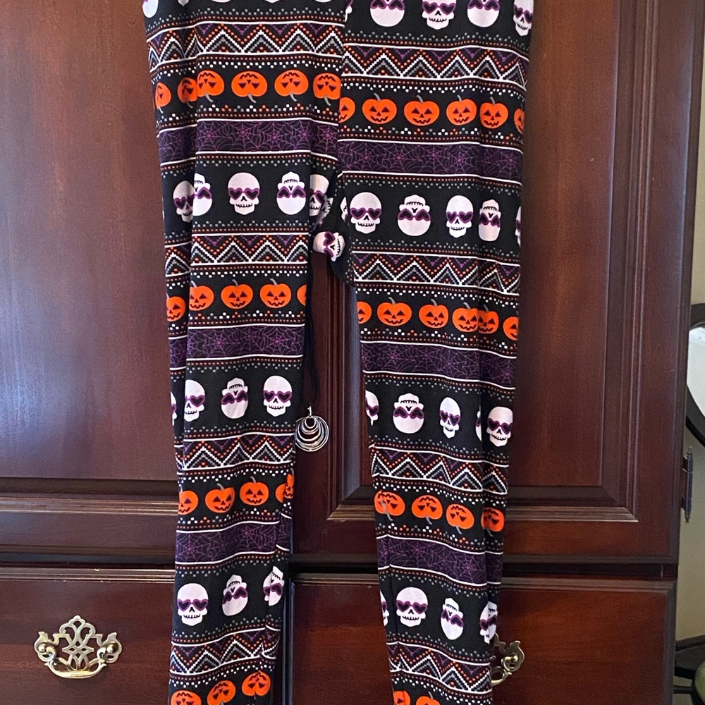 No Boundaries Gray Halloween Leggings